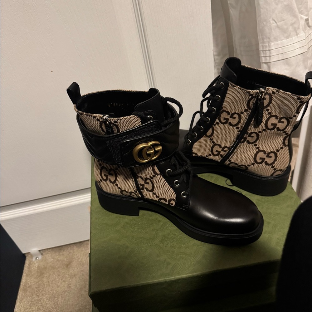 Gucci Women's Black and Tan Logo Combat Boots